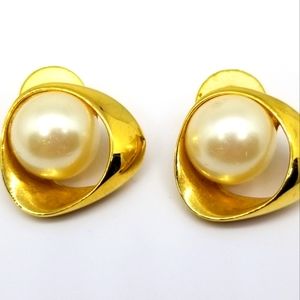 VINTAGE PEARL EARRINGS